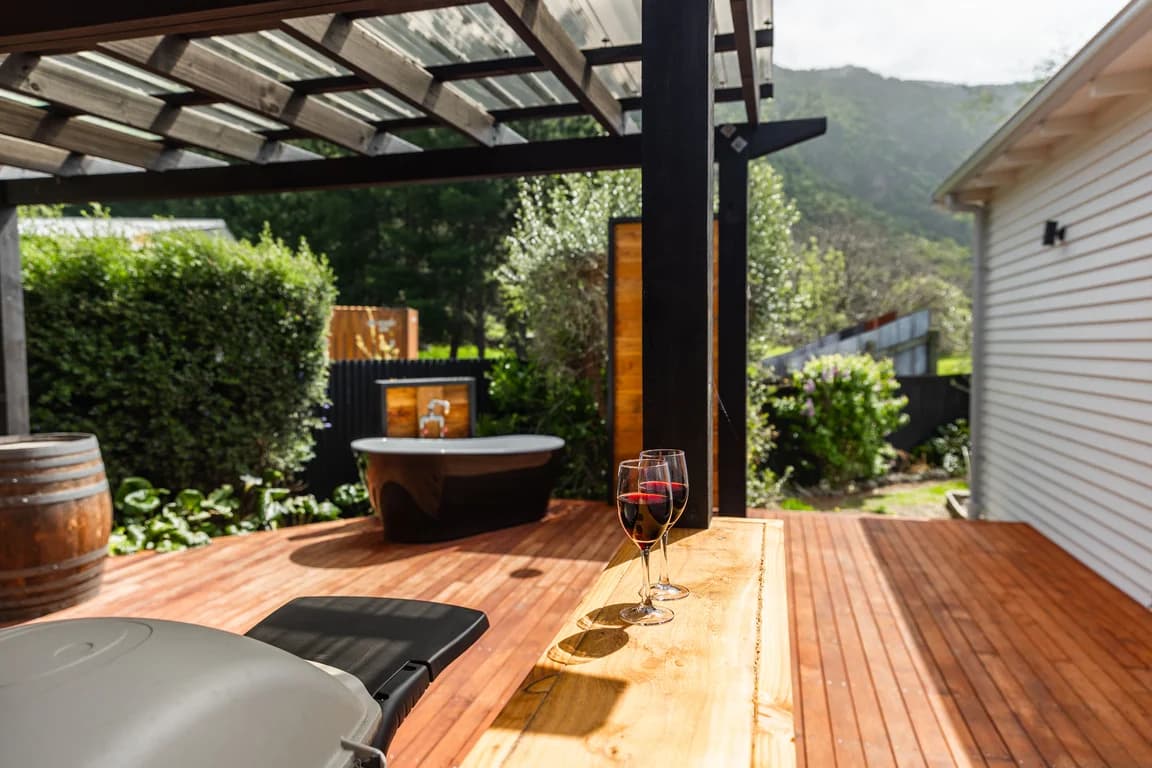 Couples Escape Outdoor Bath | Close to Beach - KK00139