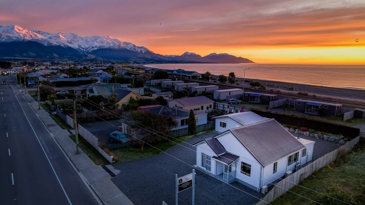 Extremely Central | Modern | Parking!! - KK7622